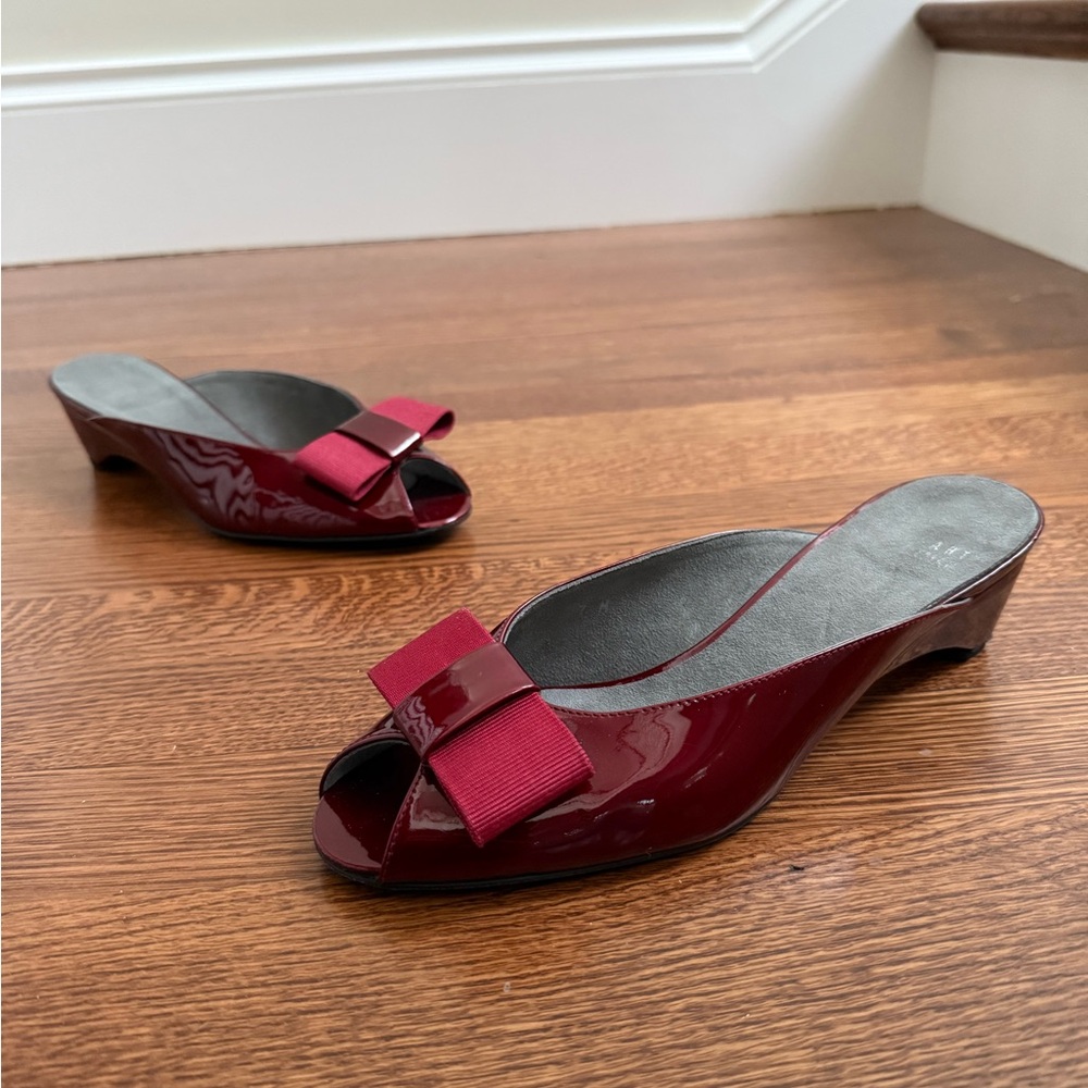 STUART WEITZMAN Red Patent Leather Peep Toe Heels Bow‎ Bowgirl Tuxbo Mules 7